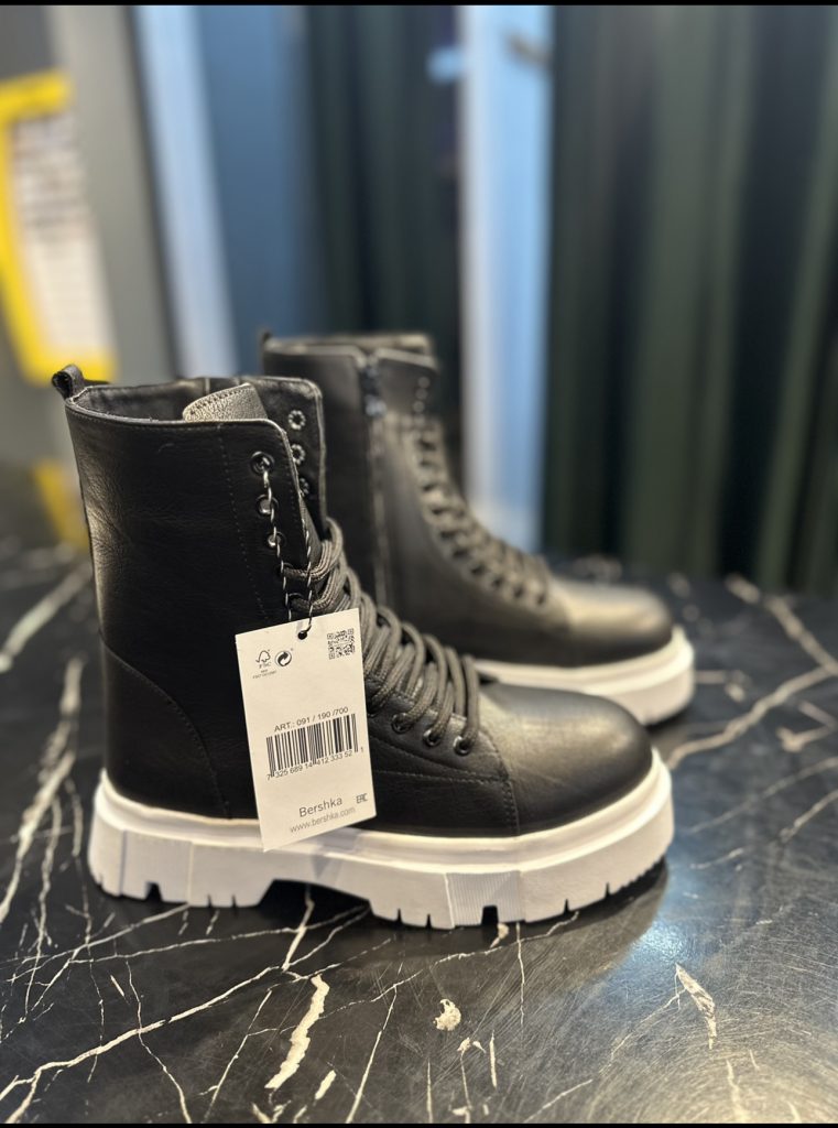 بوت low bershka