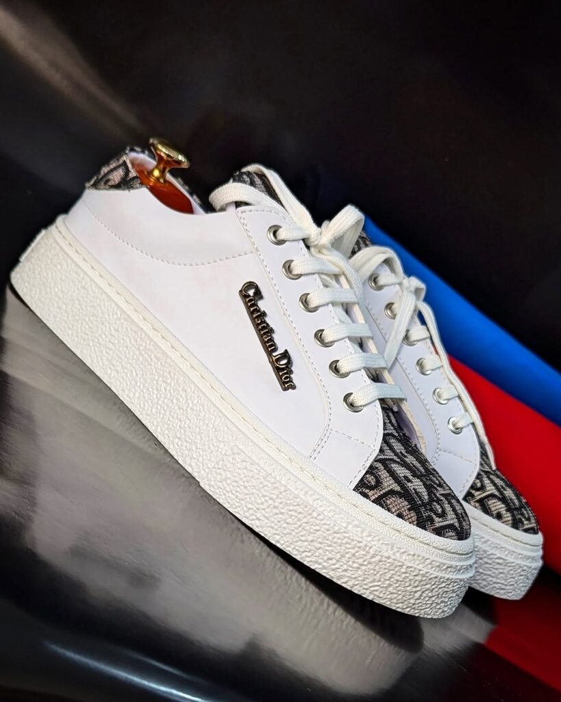 ونس christian dior