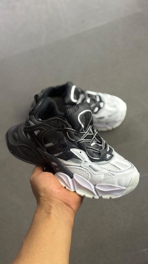 کتونی adidas delax