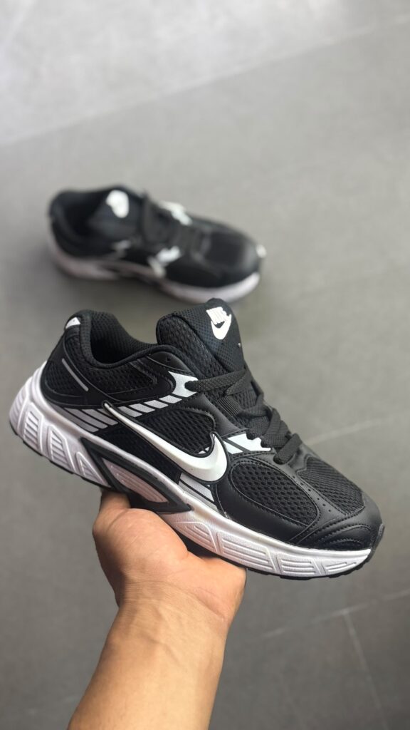 کتونی NIKE V5K
